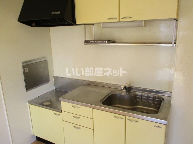 ＪＲ常磐線 水戸駅 バス乗車時間：25分 最寄りバス停で下車 徒歩10分 2階建 築22年のキッチン写真