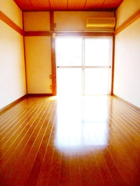 コーポかおるAの居間写真