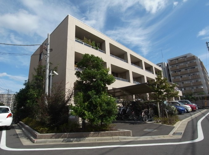 京成本線 東中山駅 徒歩1分 3階建 築13年の外観写真