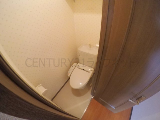 ロイヤルクイーンズパーク江坂のトイレ写真