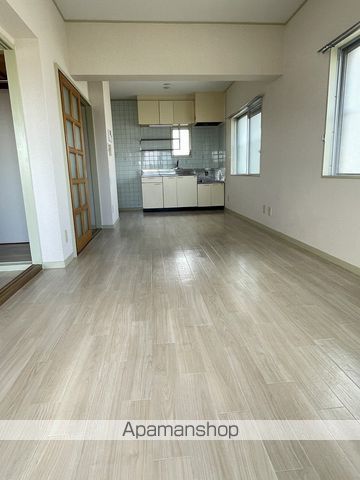 地下鉄鶴舞線 上小田井駅 徒歩8分 4階建 築37年の居間写真