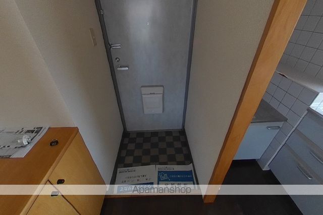 とさでん交通伊野線 上町二丁目駅 徒歩13分 5階建 築29年の玄関写真