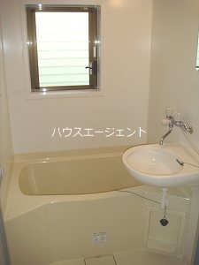 洗面設備　洗面台はバスルームに完備☆