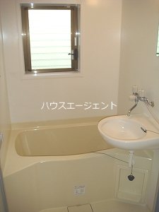 バス・シャワールーム　バス・トイレ別です☆