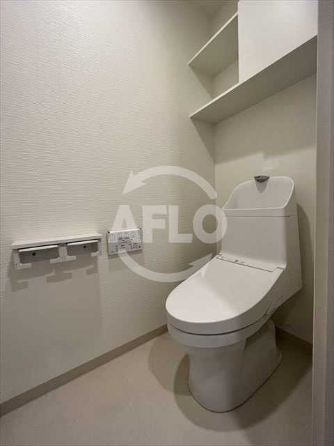 トイレ　ベルンガーデン上本町　温水洗浄便座