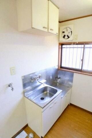 ＪＲ武蔵野線 新秋津駅 徒歩1分 2階建 築33年のキッチン写真