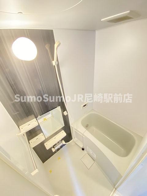 バス・シャワールーム　落ち着いた空間のお風呂です