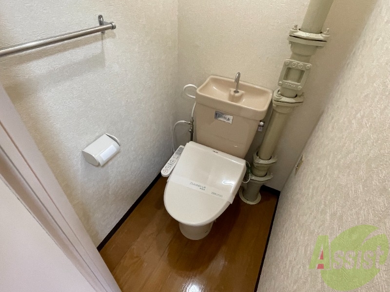 トイレ　トイレにはちゃんとウォシュレットも備え付けですね