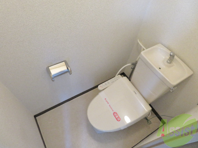 トイレ　トイレには温水洗浄便座機能が付いています。