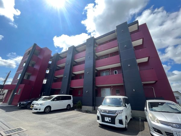 ＪＲ常磐線 赤塚駅 バス乗車時間：8分 最寄りバス停で下車 徒歩13分 4階建 築32年の外観写真