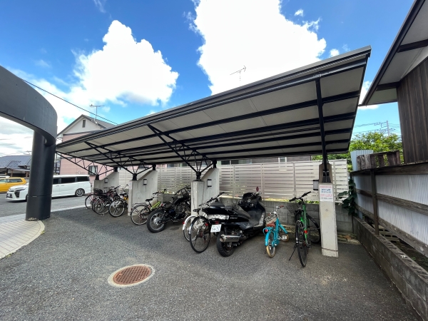 ＪＲ常磐線 赤塚駅 バス乗車時間：8分 最寄りバス停で下車 徒歩13分 4階建 築32年の外観写真