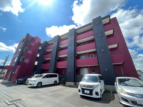 ＪＲ常磐線 赤塚駅 バス乗車時間：8分 最寄りバス停で下車 徒歩13分 4階建 築32年の外観写真