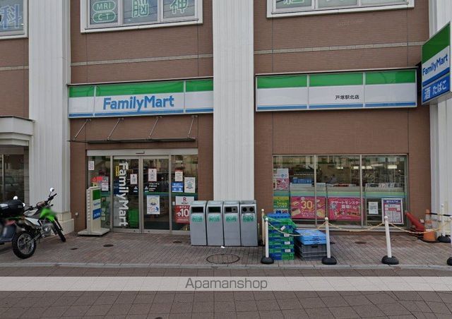 コンビニ　ファミリーマート（コンビニ）まで578m