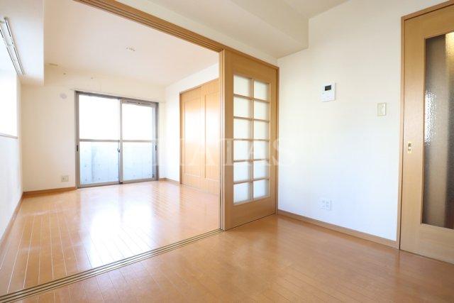 居室・リビング　同物件別部屋です。