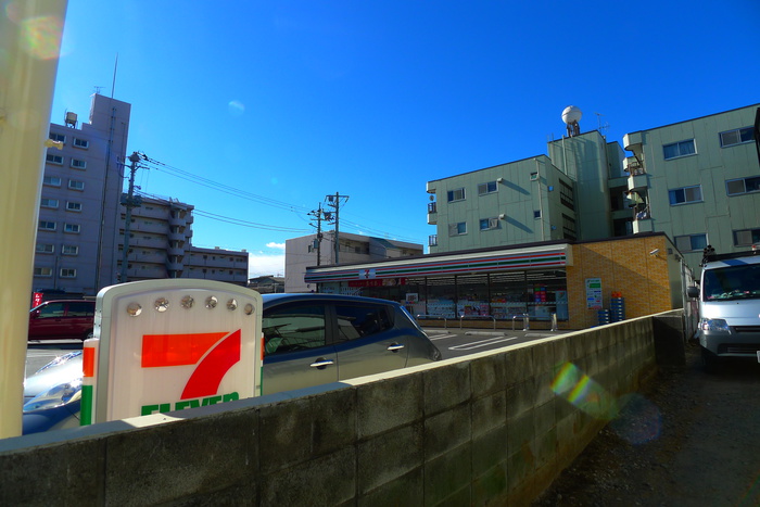 コンビニ　セブンイレブン（コンビニ）まで190m