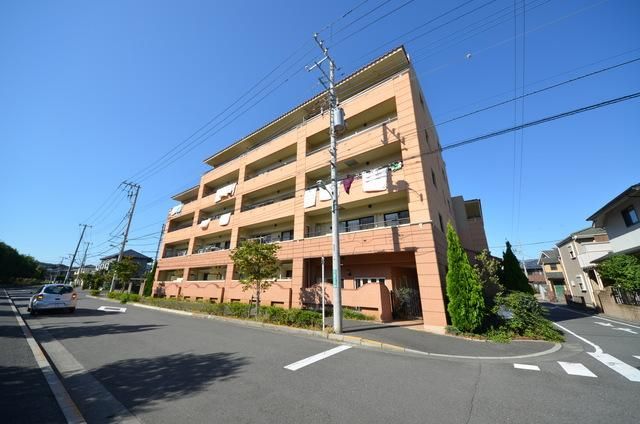 建物外観　♪重厚感ある建物ですね♪