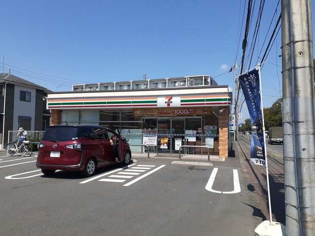 コンビニ　セブンイレブン（コンビニ）まで405m