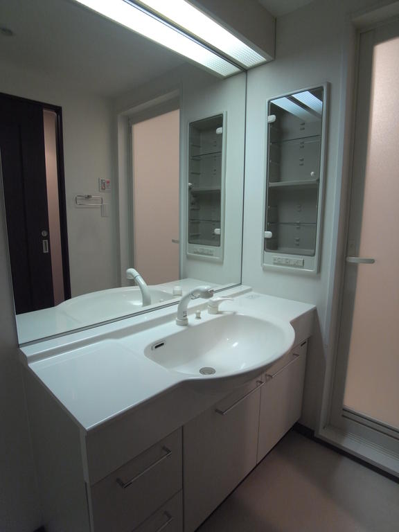 洗面設備　すこし低めの高さです