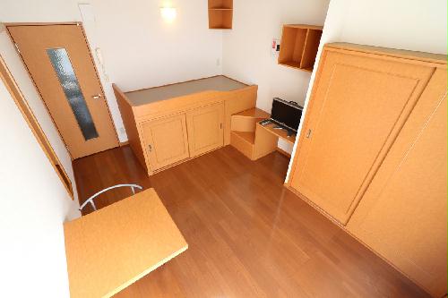 居室・リビング　１Ｆはフローリング仕様・２Ｆは絨毯仕様になります。