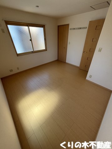 その他部屋・スペース　広くて明るい寝室