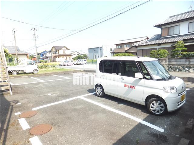 【アスターＡの駐車場】