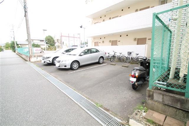 駐車場　駐車場