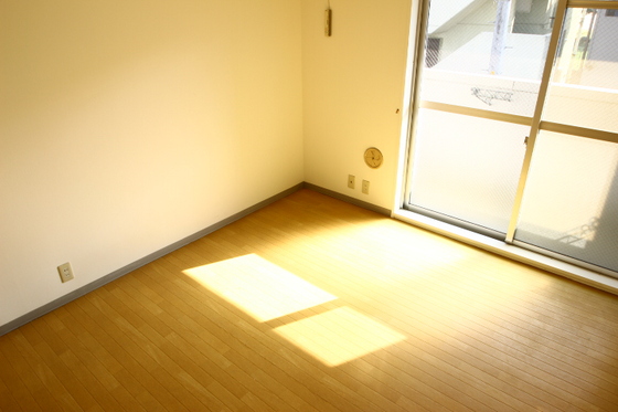 居室・リビング　※別号室の写真です