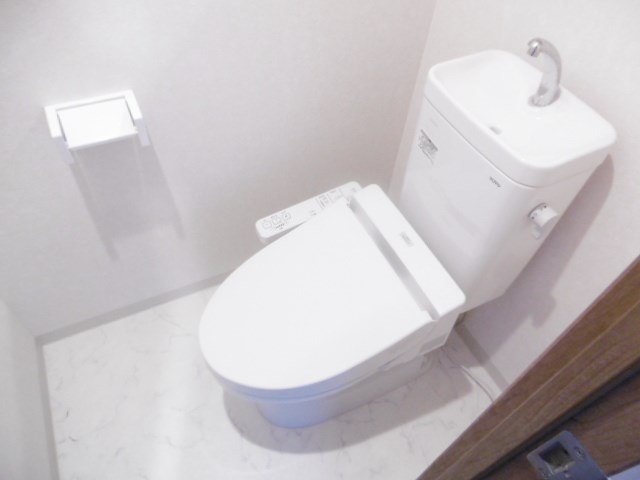 トイレ　別号室の参考写真です