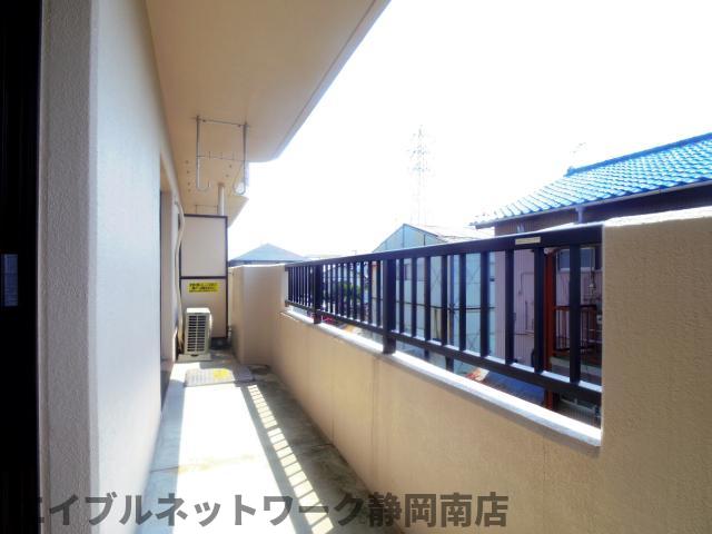 バルコニー　お洗濯にも便利なバルコニー付き