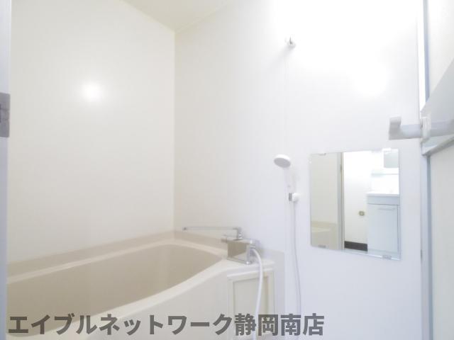 バス・シャワールーム　ゆったり過ごせるお風呂です