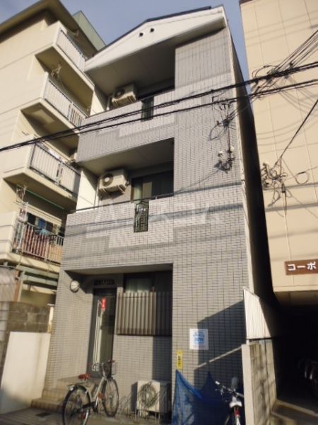 京都市北区北野下白梅町のマンションの建物外観