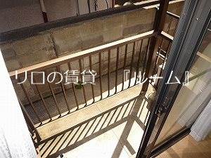 【福岡市博多区空港前のアパートのバルコニー】