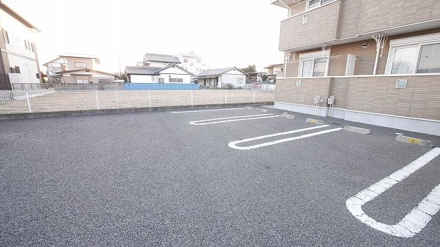 【サンリットｉの駐車場】