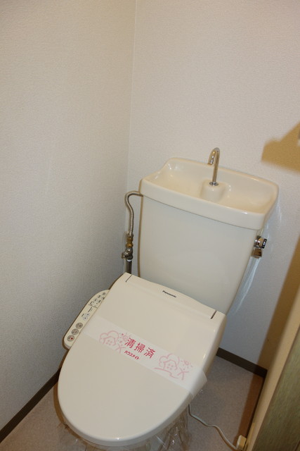 トイレ　洗浄機能付暖房便座