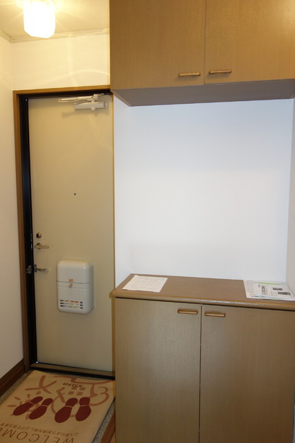 玄関　玄関下駄箱