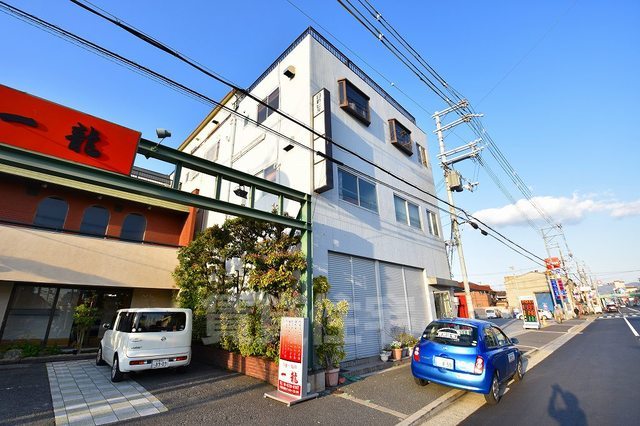 【日新ビルの建物外観】