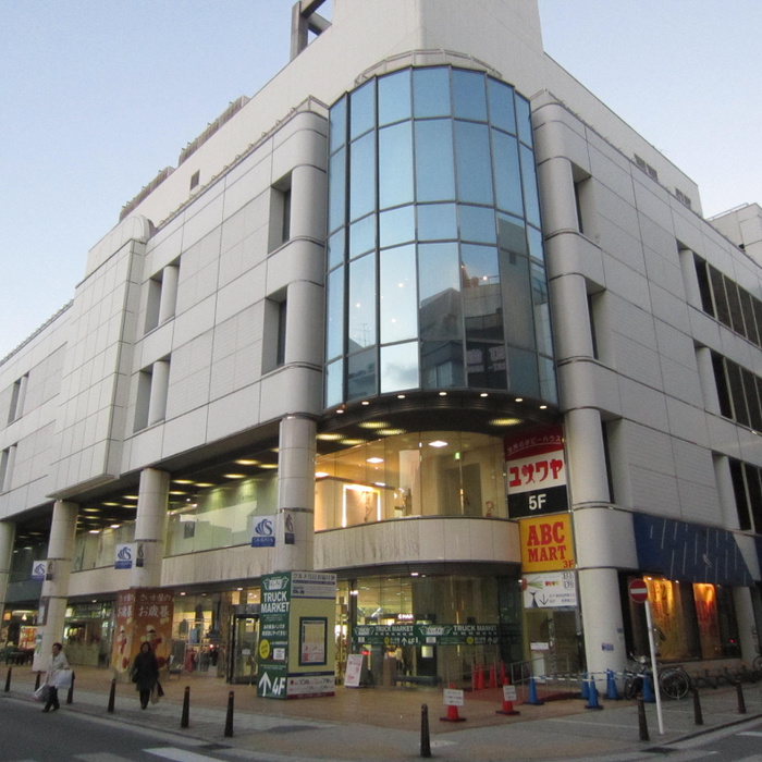 ショッピングセンター　さいか屋横須賀店（ショッピングセンター）まで1600m