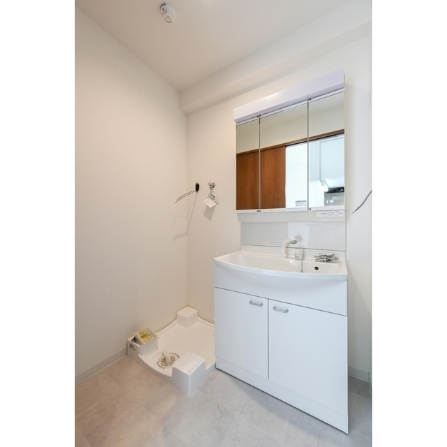 洗面設備　三面鏡シャンプードレッサー