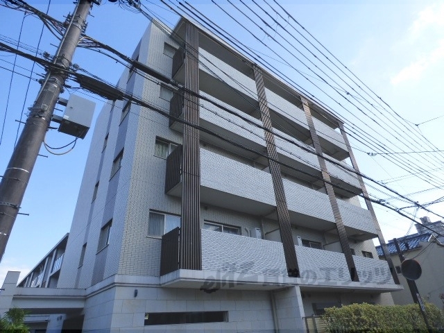 長岡京市神足のマンションの建物外観