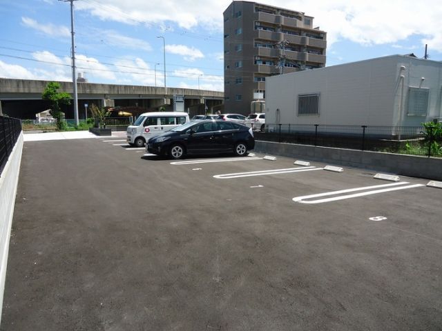 【D-room土居田の駐車場】