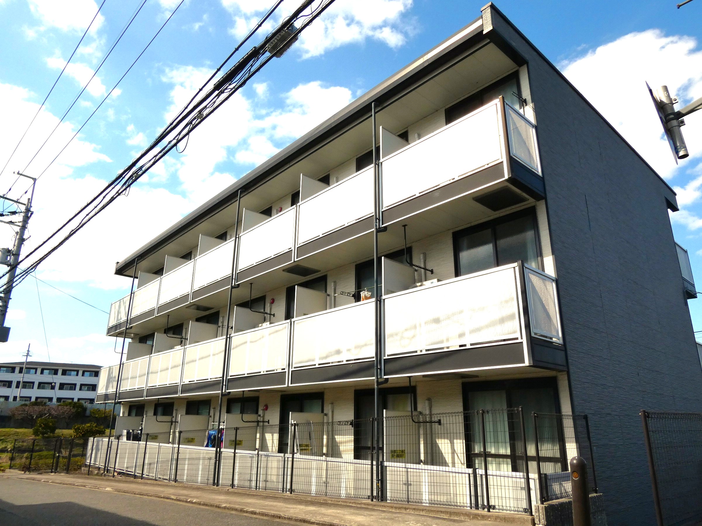 【茨木市豊川のマンションの建物外観】