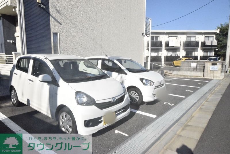 【藤沢市本鵠沼のアパートの駐車場】