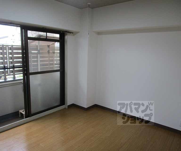居室・リビング　２０３号室の写真です。