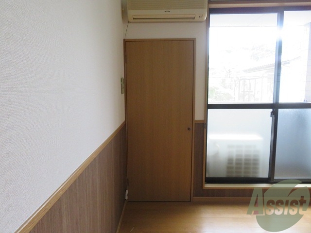 収納　収納はこちらのクローゼットをお使いください。