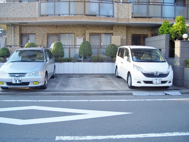 【イーストヴィレッジの駐車場】