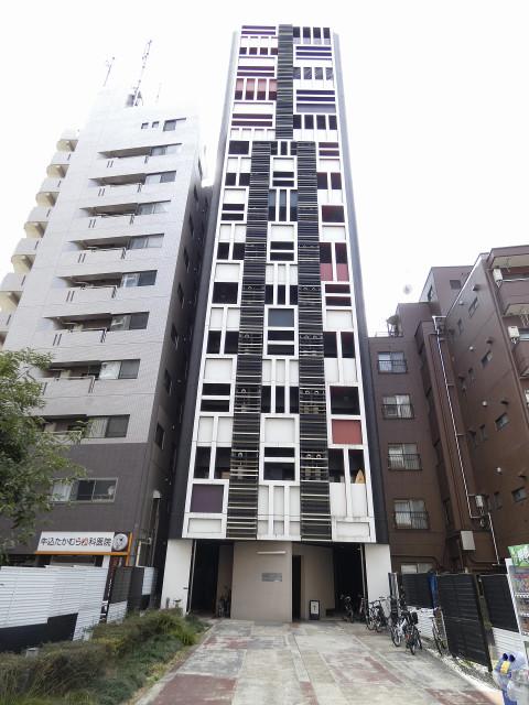 【新宿区若松町のマンションの建物外観】