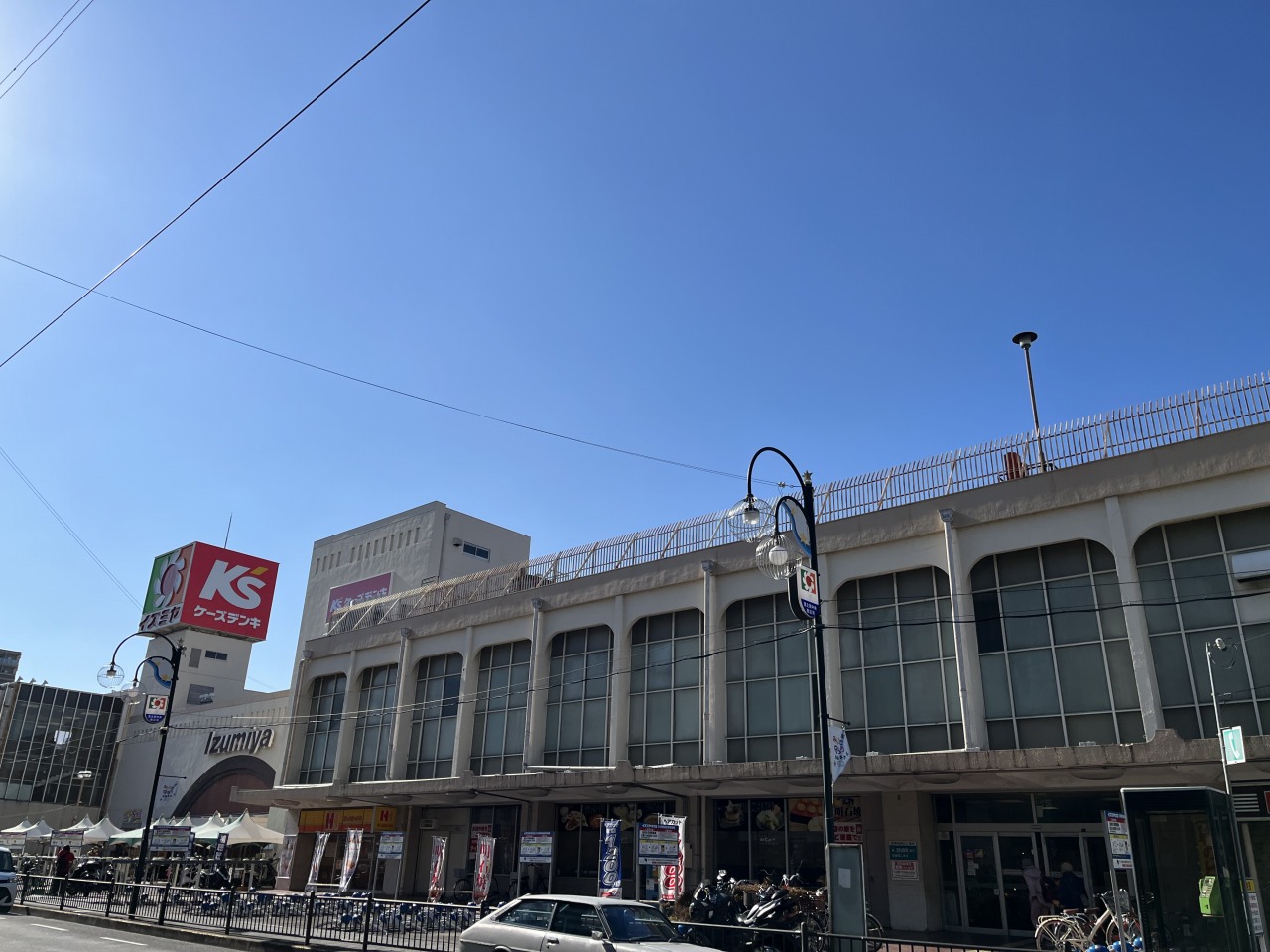 スーパー　イズミヤ枚方店（スーパー）まで371m