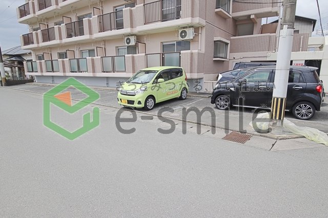 駐車場　駐車場完備です