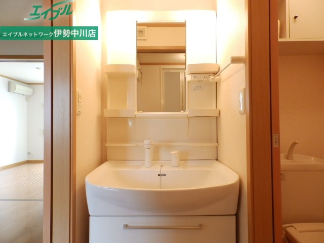 洗面設備　別部屋参考写真です