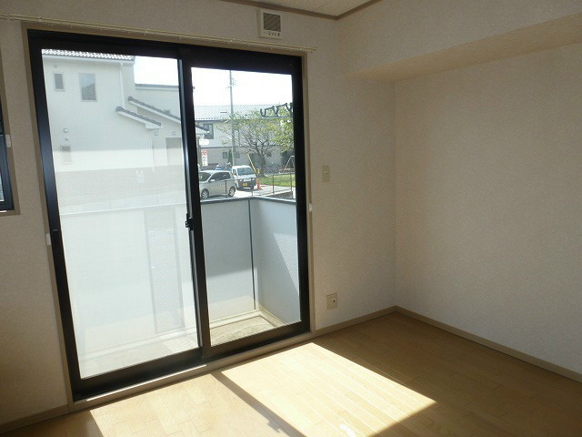 居室・リビング　写真は102号室です